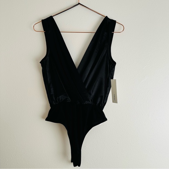 New Timing black satin v-neck sleeveless wrap effect bodysuit - Picture 4 of 7